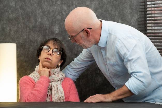 Jak pomóc babci po śmierci dziadka w codziennym życiu?