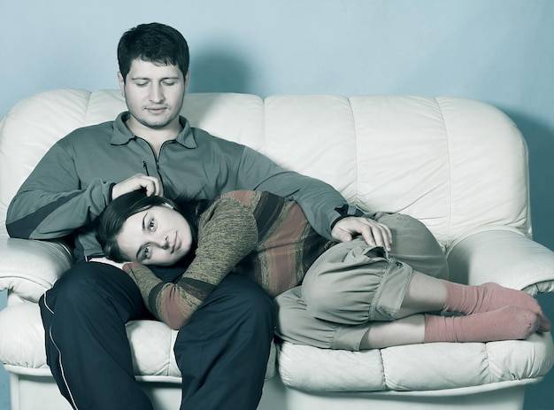 Jak rozpoznać zaburzenia dwubiegunowe objawy w codziennym życiu?